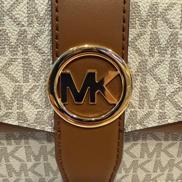 Michael Kors Greenwich Vanilla, Tan, Cream Crossbody and Shoulder Bag - Picture 8 of 10